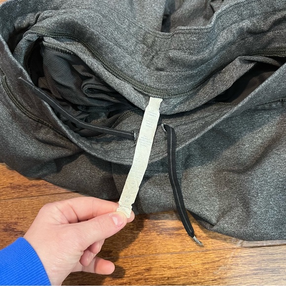 97. Men’s size large gray / grey athletic pants / sweatpants / sweats wide leg - Picture 11 of 11